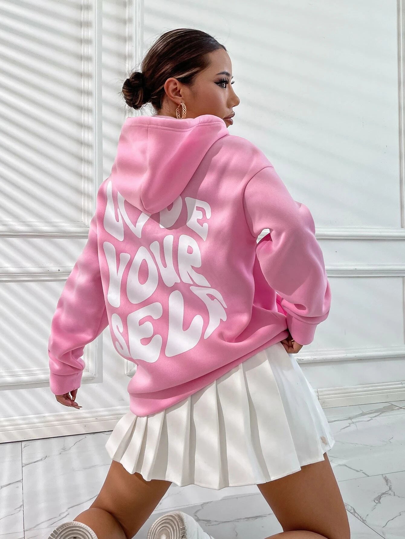 Sudadera Oversized con Mensaje Inspirador: 'Love yourself'