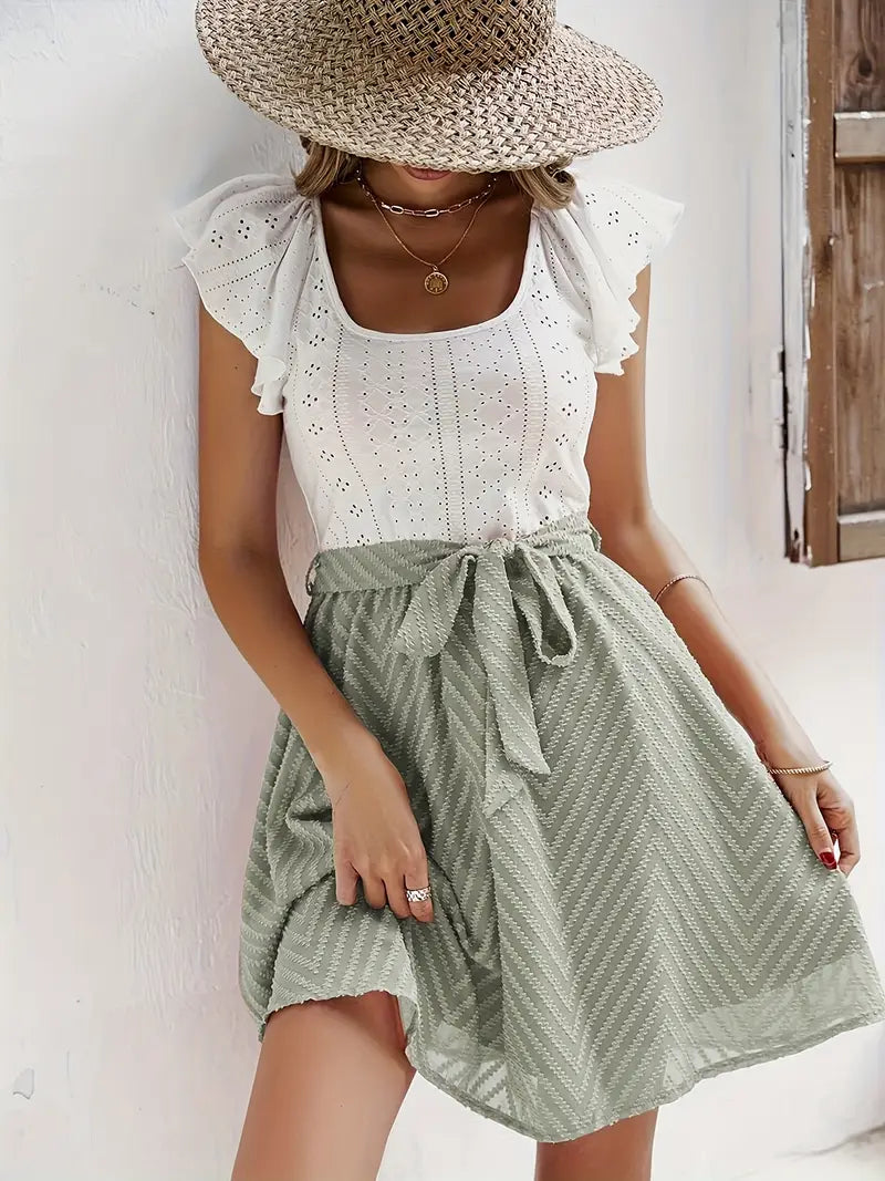 Falda Mini Bicolor con Top de Ojal y Falda con Cinta en la Cintura