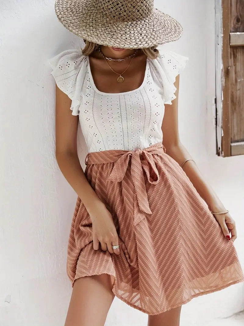 Falda Mini Bicolor con Top de Ojal y Falda con Cinta en la Cintura