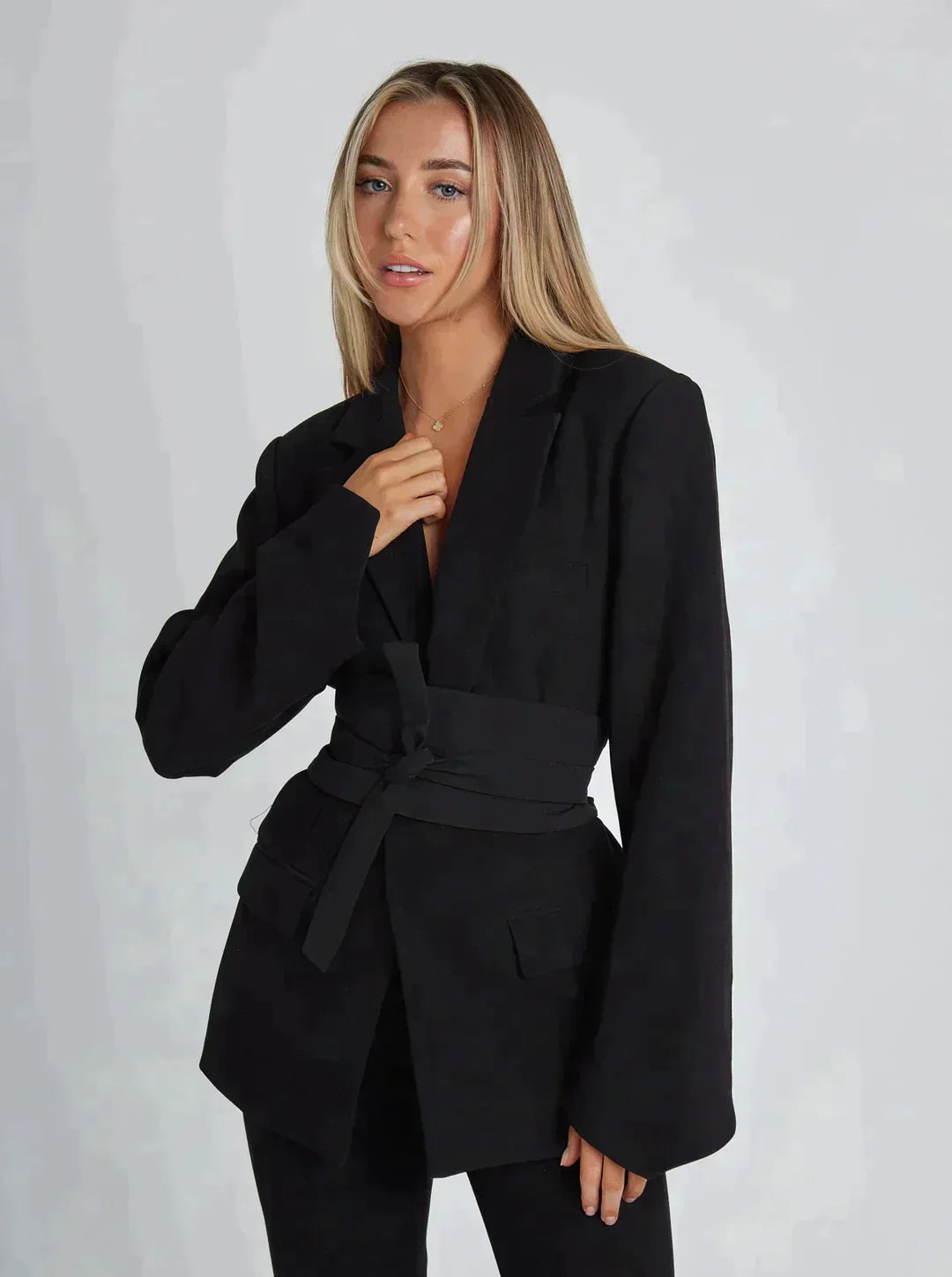 Blazer Elegante Ajustado para Mujeres – Estilo Moderno y Sofisticado