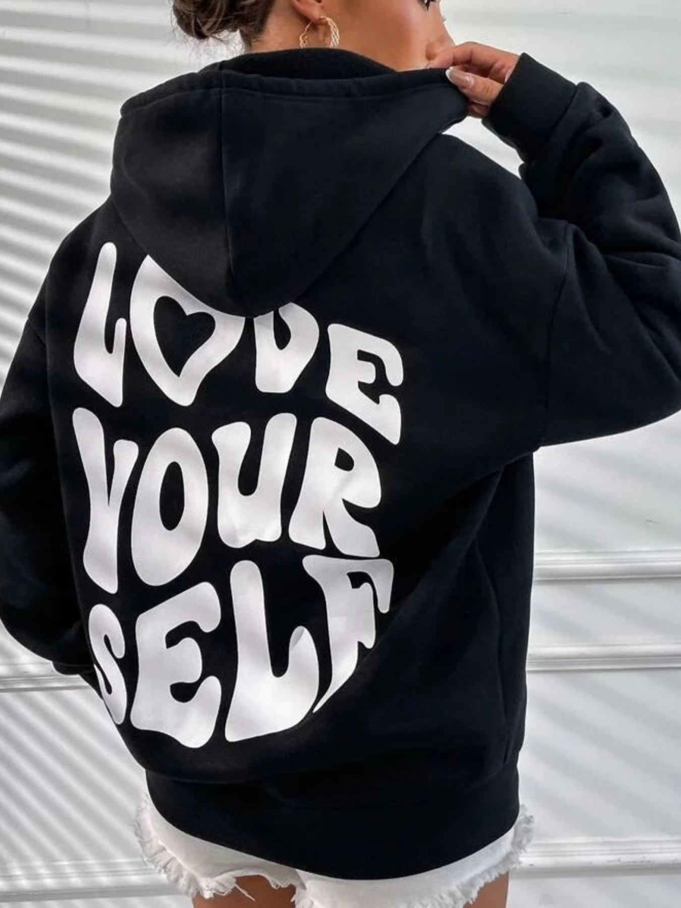 Sudadera Oversized con Mensaje Inspirador: 'Love yourself'
